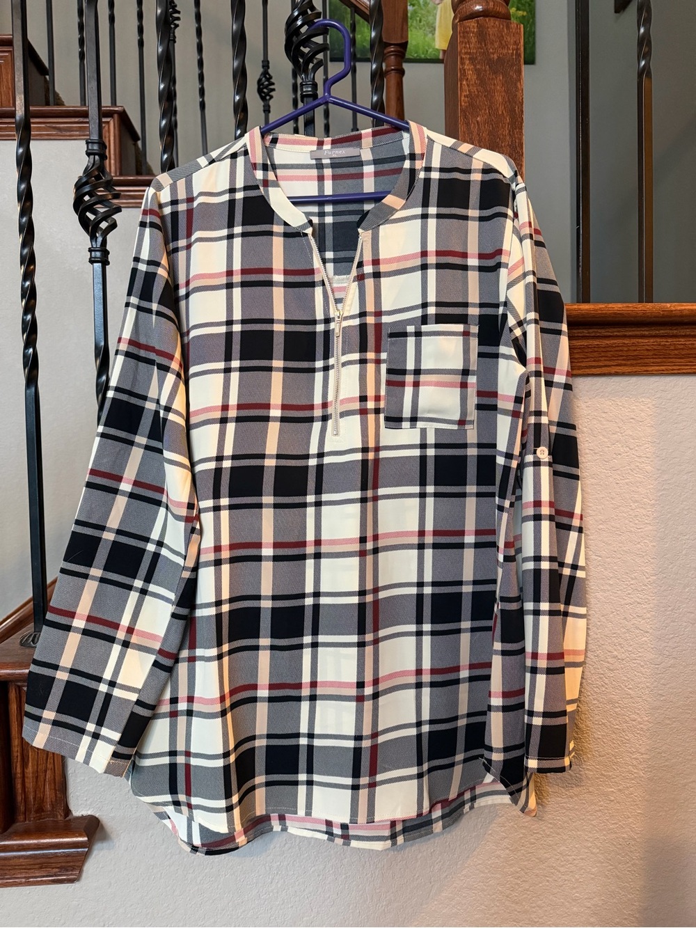 Sz L women’s Black & White Plaid Button-Down Casual Shirt